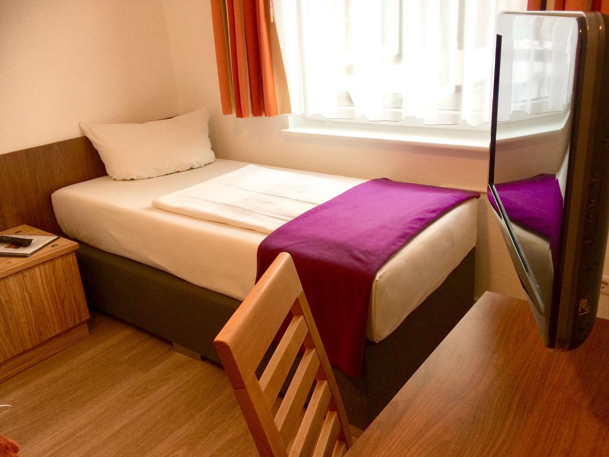 Triton Hotel Koln Bagian luar foto