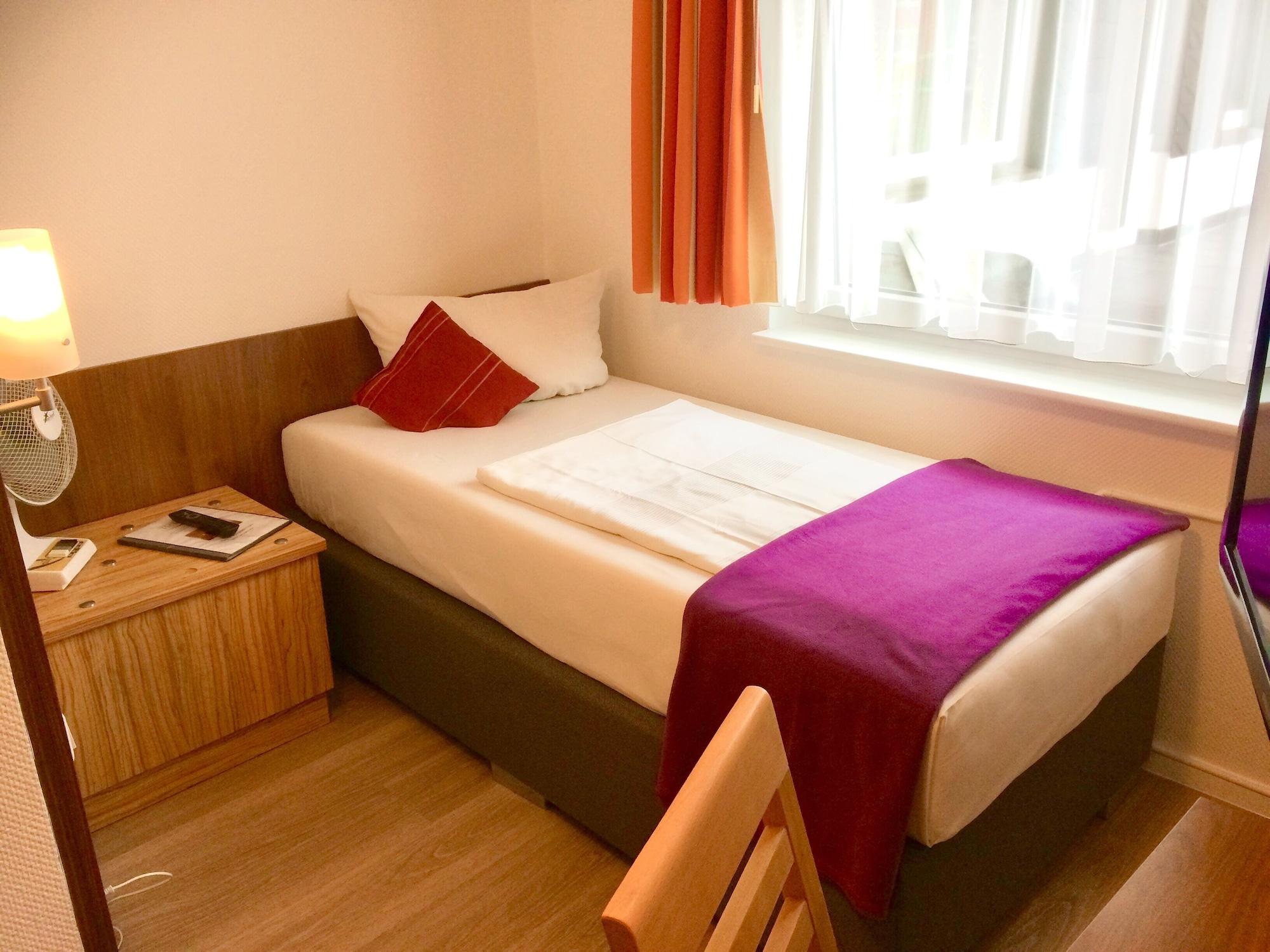 Triton Hotel Koln Bagian luar foto