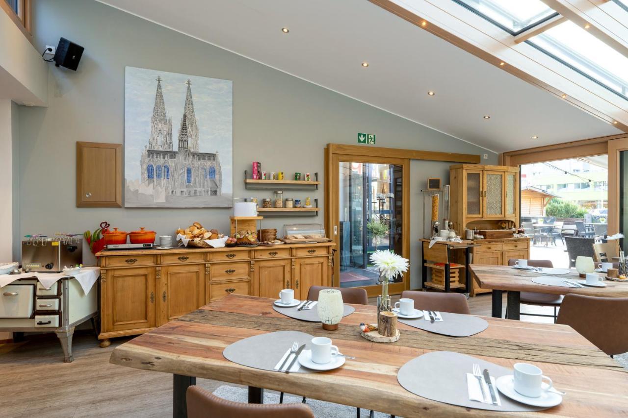 Triton Hotel Koln Bagian luar foto