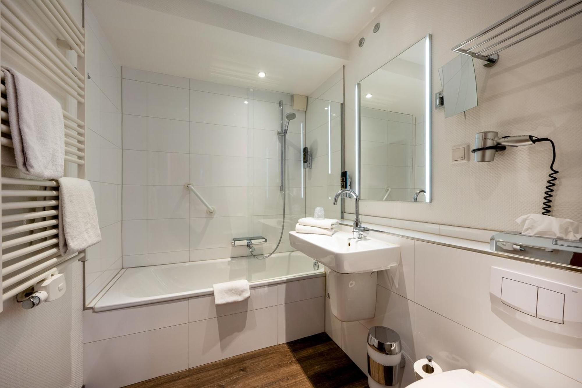Triton Hotel Koln Ruang foto
