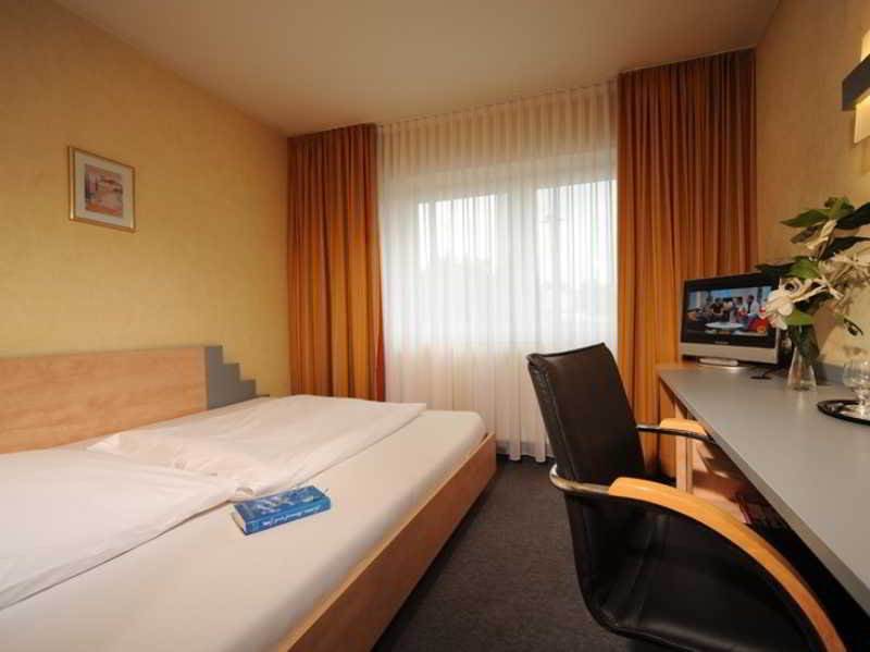 Triton Hotel Koln Bagian luar foto
